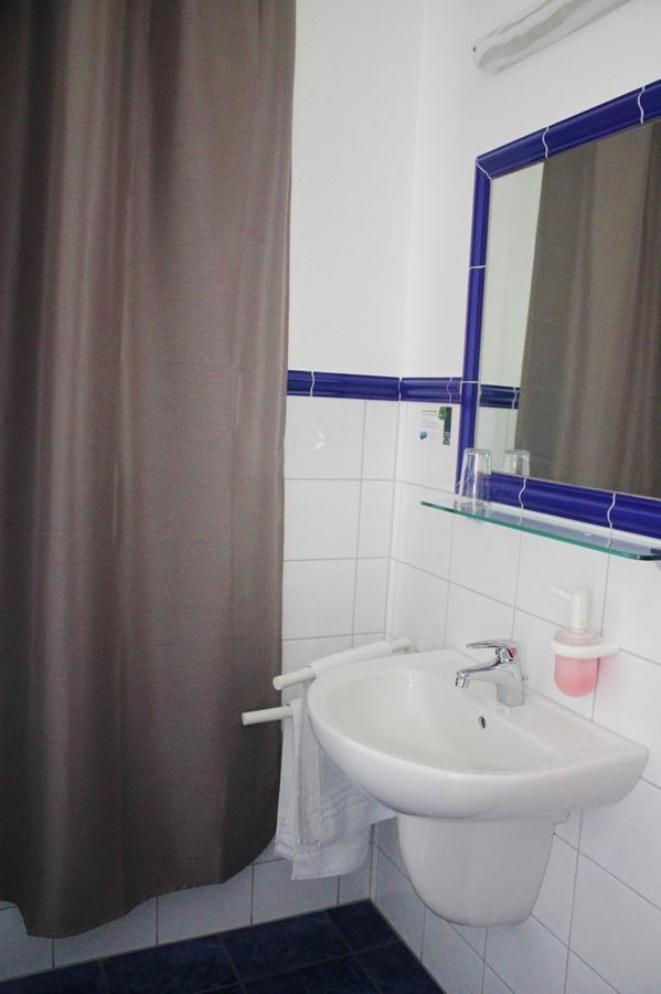 Hotel Am Vogelsang เกเฟลส์แบร์ก ห้อง รูปภาพ