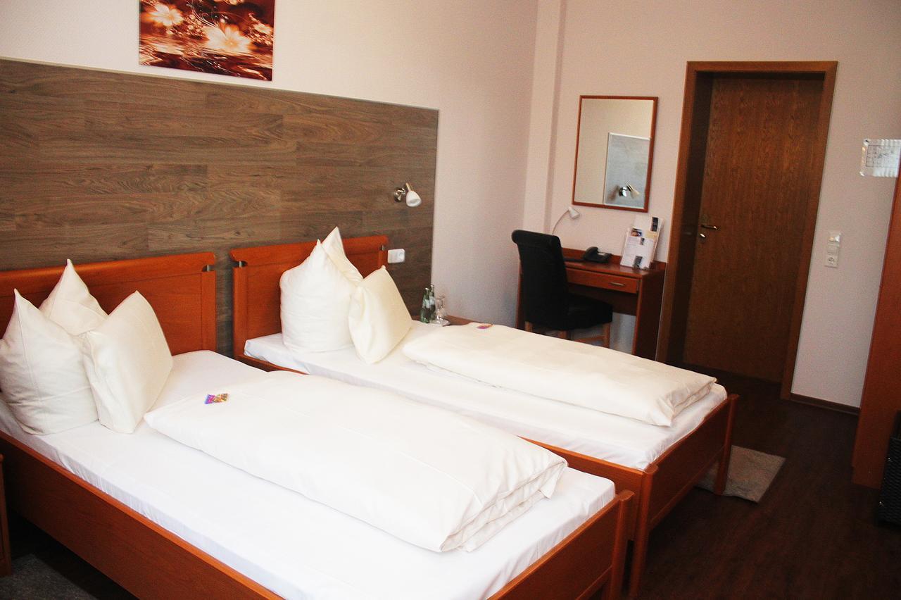 Hotel Am Vogelsang เกเฟลส์แบร์ก ภายนอก รูปภาพ